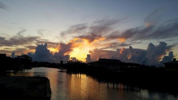 Waters Edge - Private Dock! Only Two Blocks From The Bay Or The Gulf! Plenty Of Parking For Cars Or Boats Home Dauphin Island Esterno foto